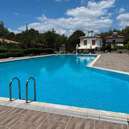 The Village 2 Bedroom Detached With Shared Pool Vila